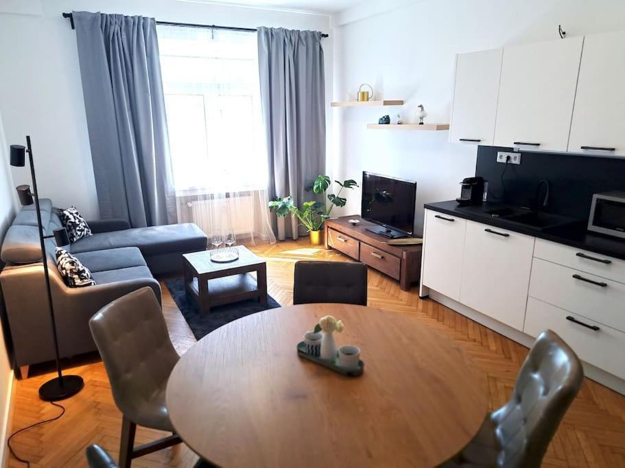 Amazing Castle View Apartment Bratislava Luaran gambar