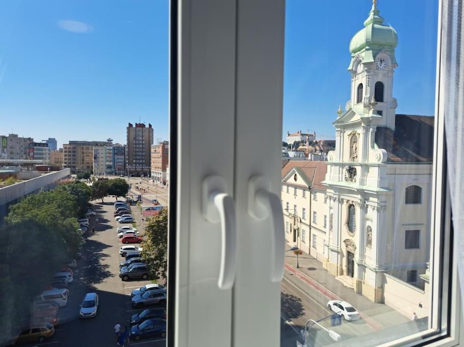 Amazing Castle View Apartment Bratislava Luaran gambar